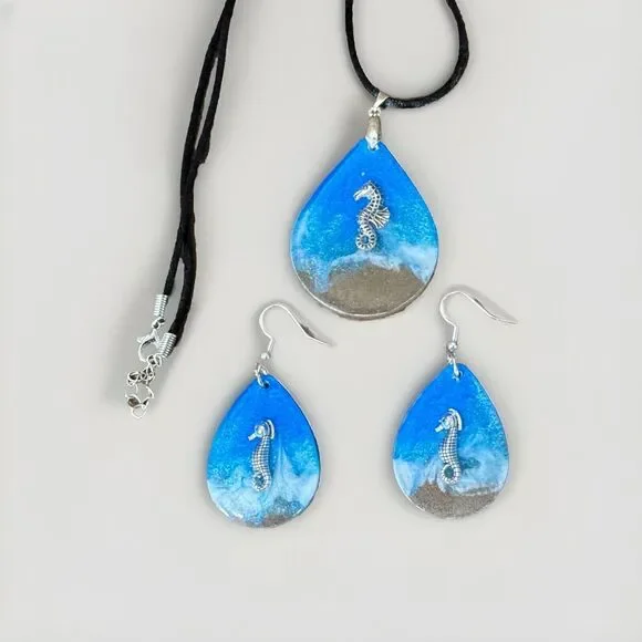 Handmade Ocean Theme With Seahorse Charm Epoxy Resin Earrings And Necklace Set - Picture 3 of 6